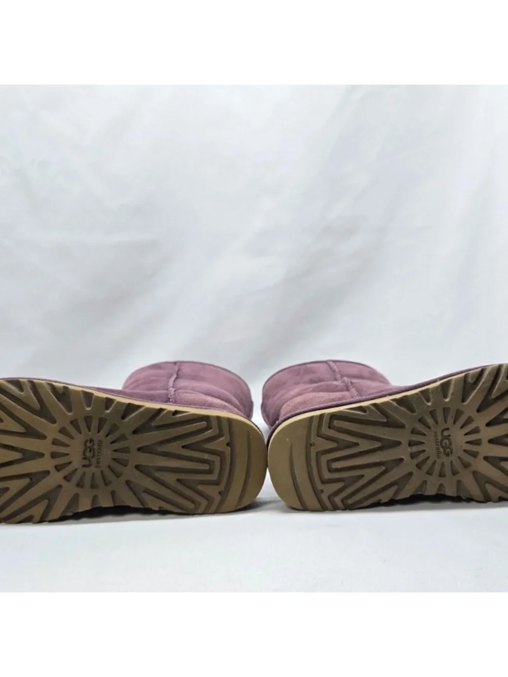 UGG F23112D Classic Short  PURPLE  Sheepskin Boots Women size 6- Stains